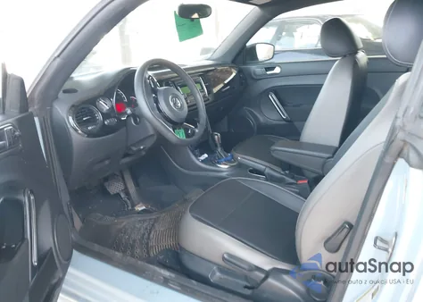 2015 Volkswagen Beetle 1.8T Fleet Edition z USA, uszkodzony, nr VIN 3VWF17AT8FM610580